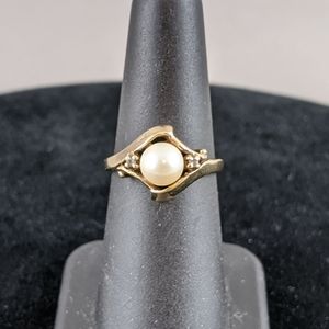 VTG 10K Yellow Gold Ring w/ Cream Pearl SZ 6
